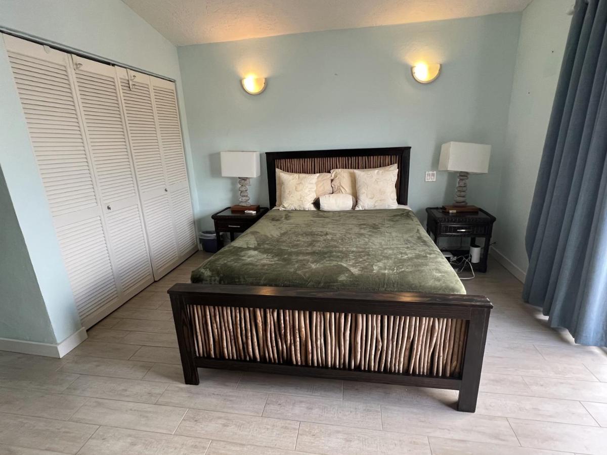 Sunny Villa In The Marina - Excellent Water Views Jolly Harbour Bagian luar foto